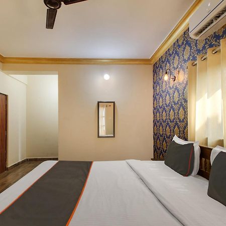 Collection O Romeos Place Baga Beach Hotel Калангуте Екстериор снимка