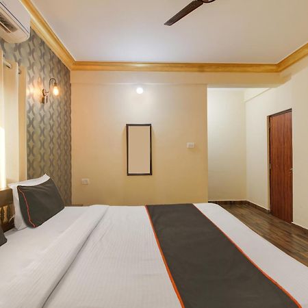Collection O Romeos Place Baga Beach Hotel Калангуте Екстериор снимка
