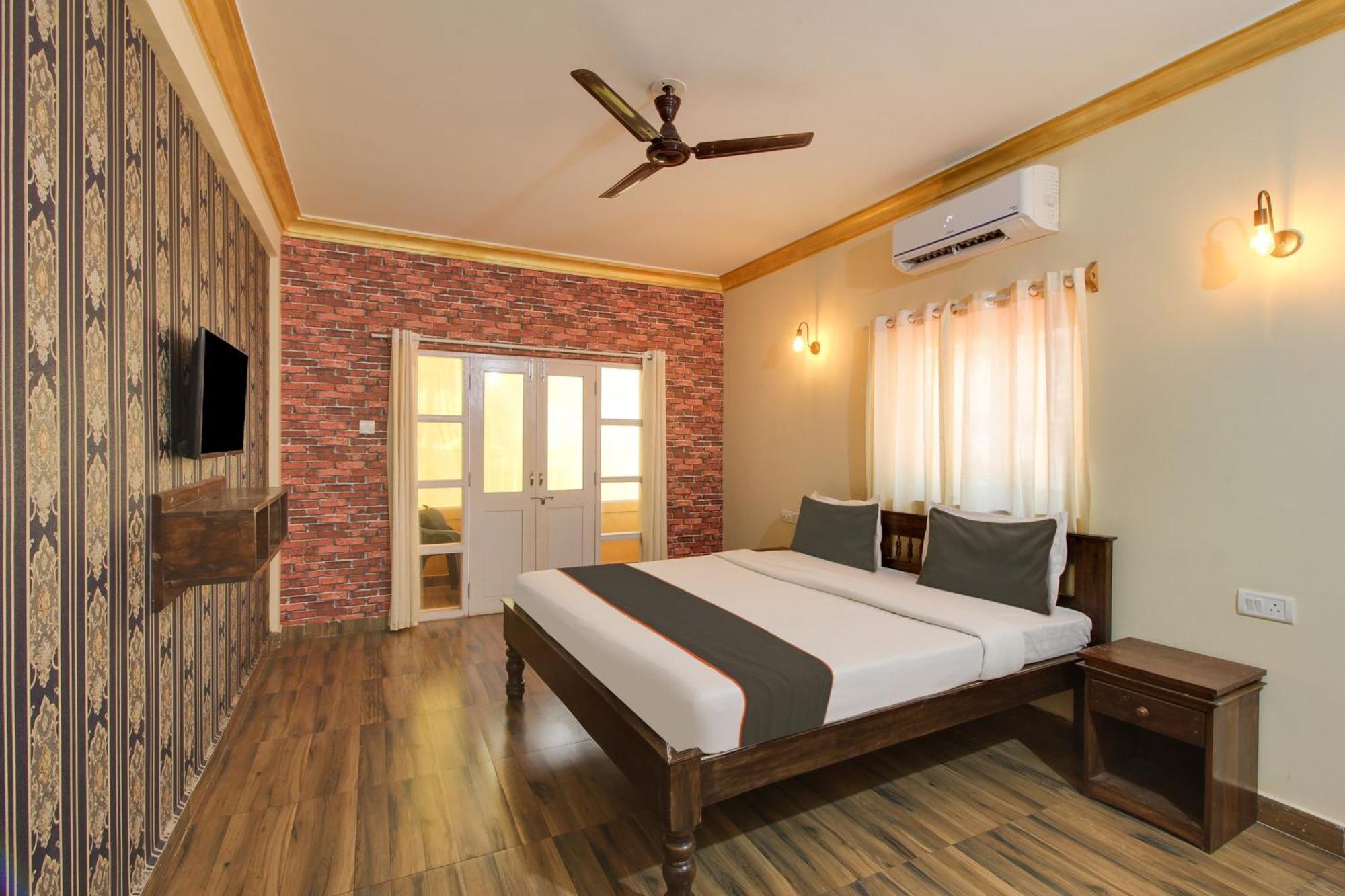 Collection O Romeos Place Baga Beach Hotel Калангуте Екстериор снимка