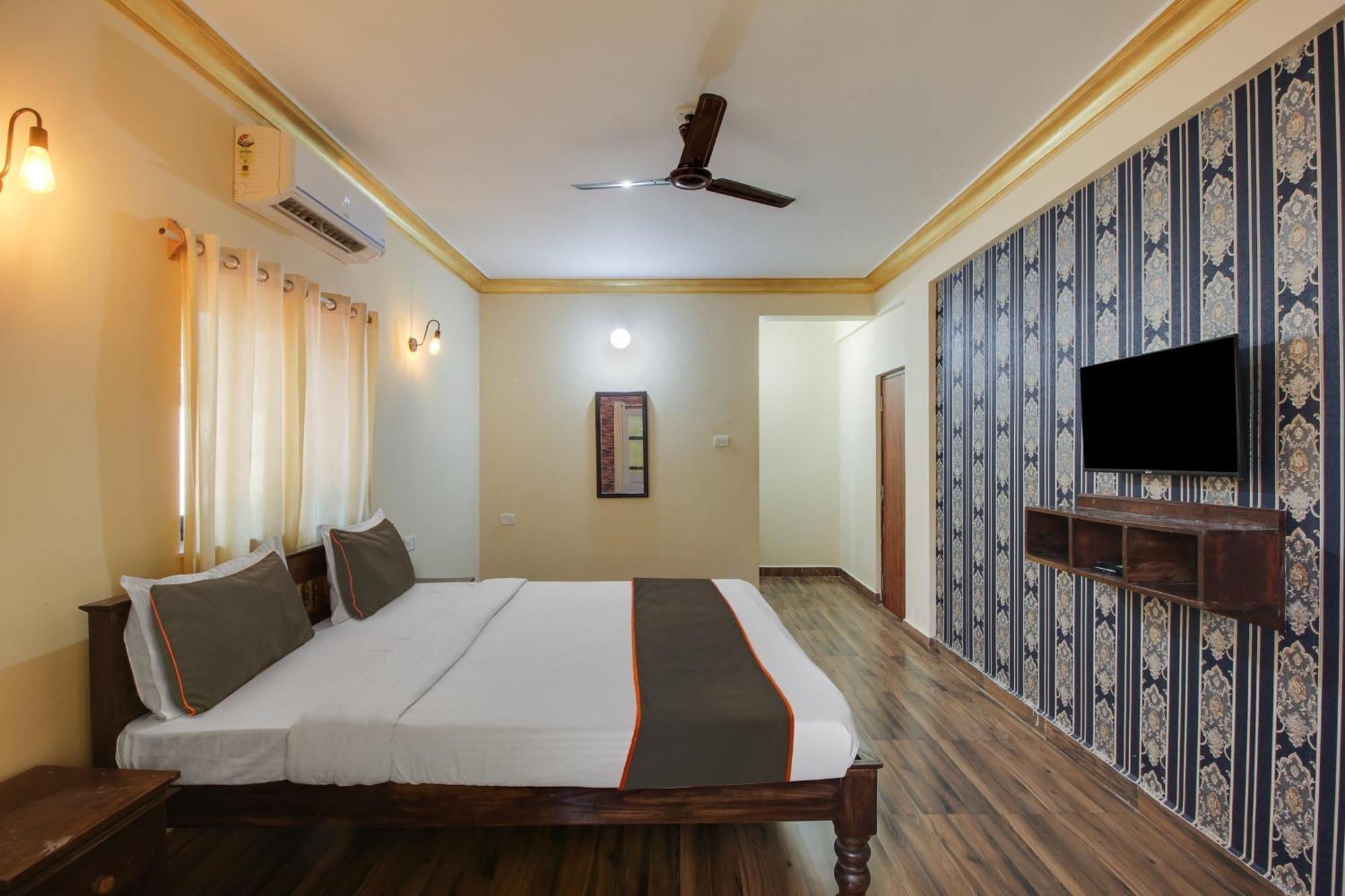 Collection O Romeos Place Baga Beach Hotel Калангуте Екстериор снимка