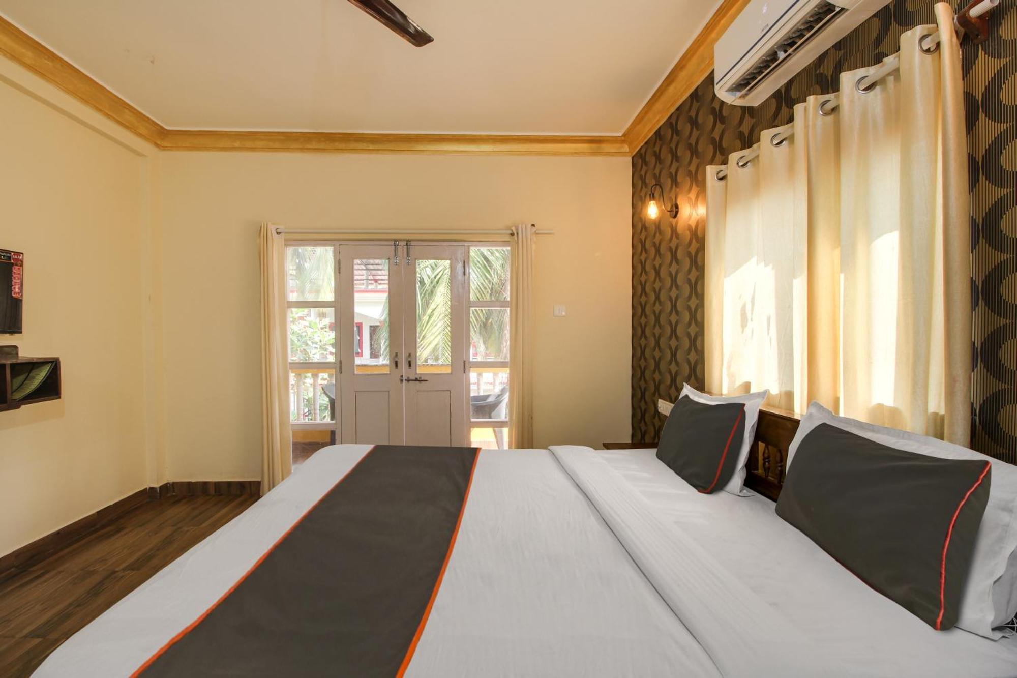 Collection O Romeos Place Baga Beach Hotel Калангуте Екстериор снимка