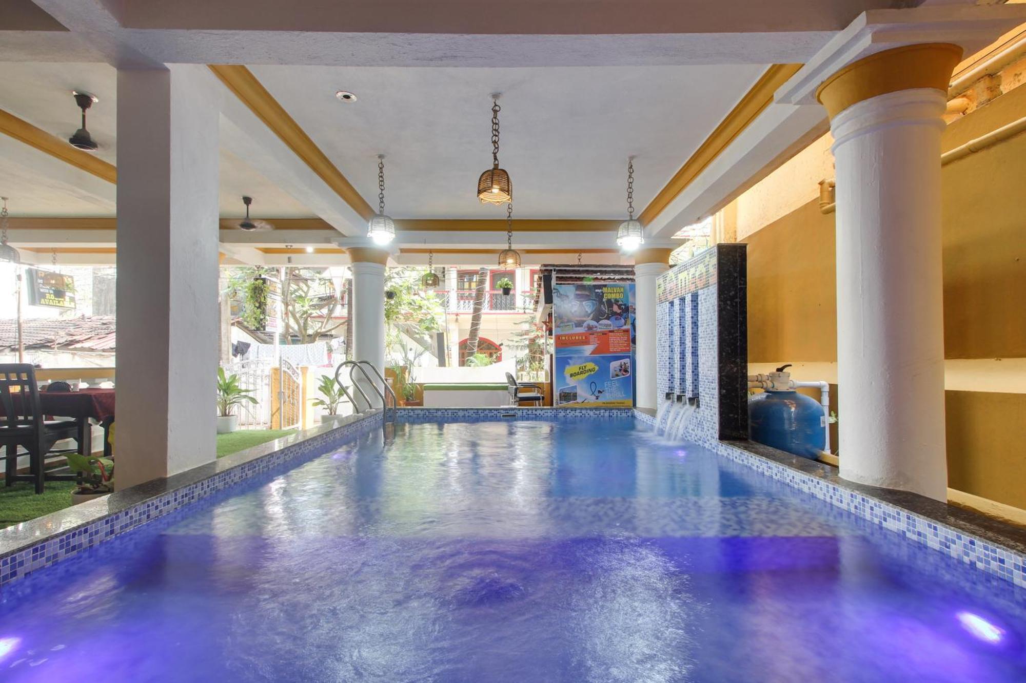 Collection O Romeos Place Baga Beach Hotel Калангуте Екстериор снимка