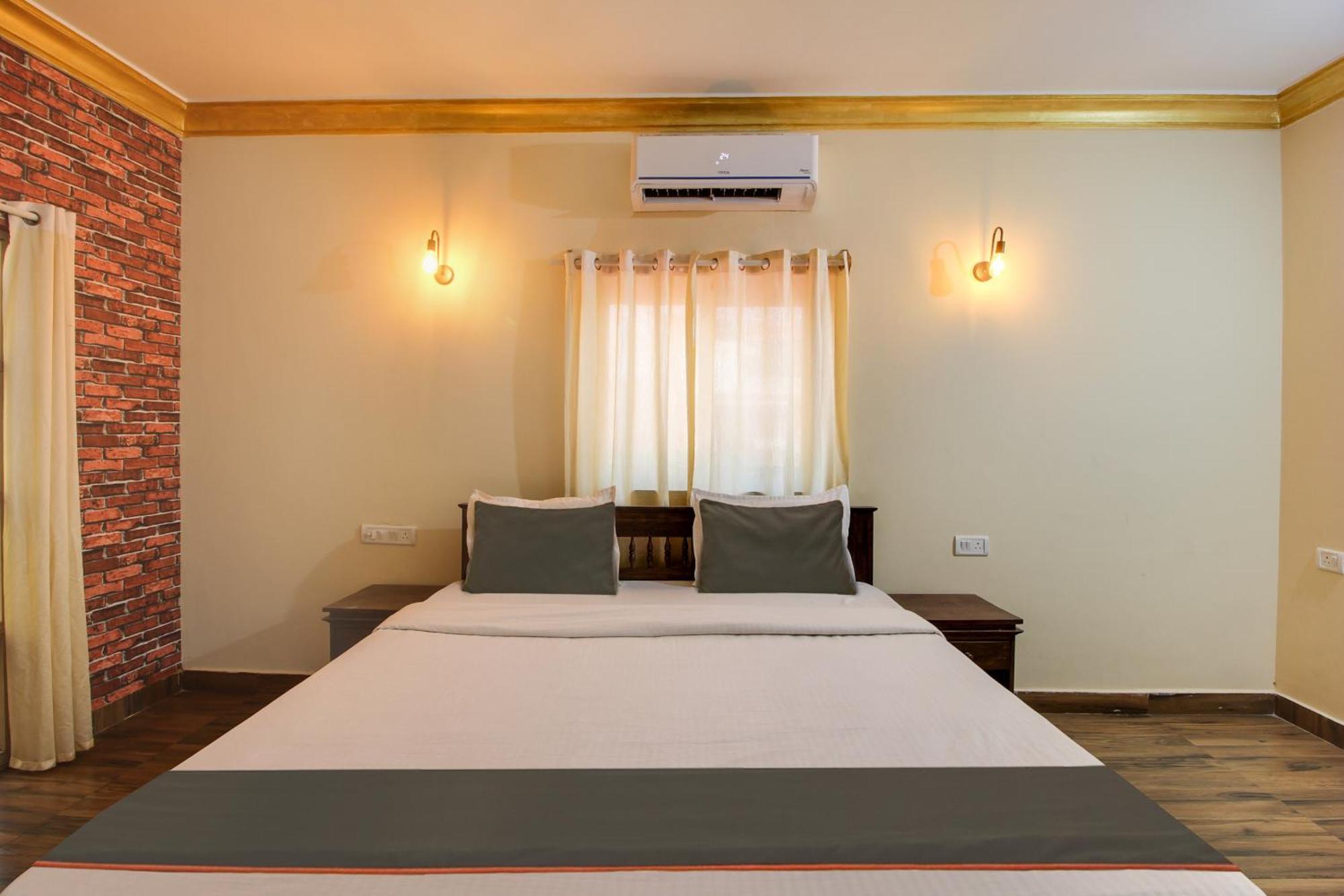 Collection O Romeos Place Baga Beach Hotel Калангуте Екстериор снимка