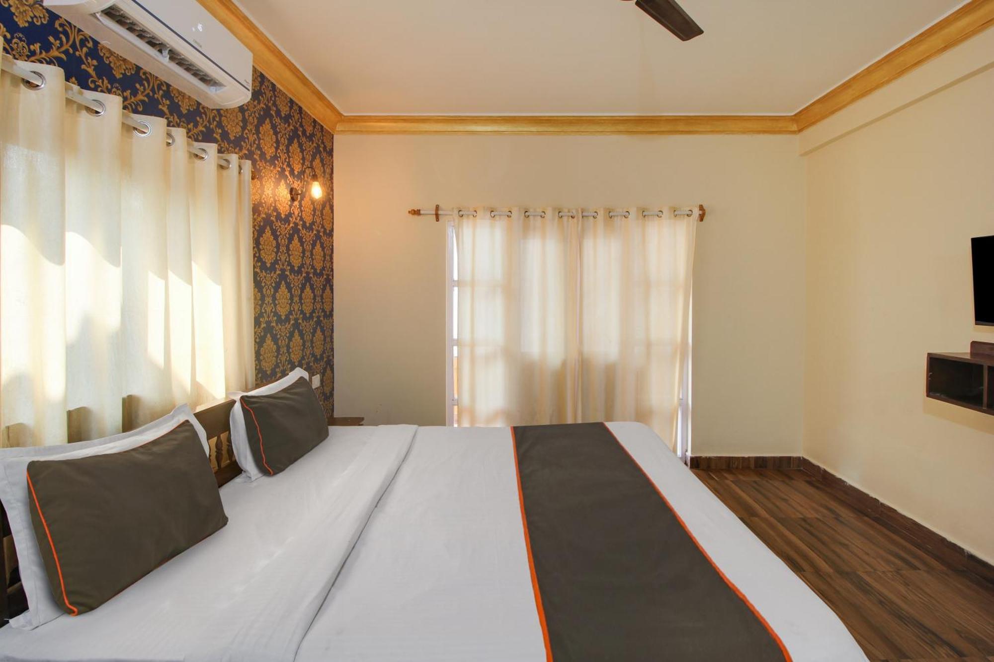 Collection O Romeos Place Baga Beach Hotel Калангуте Екстериор снимка