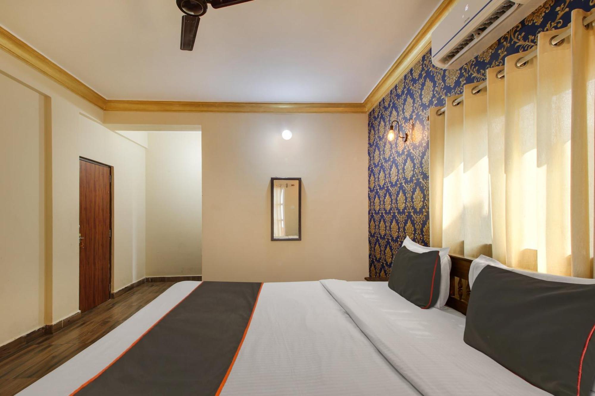 Collection O Romeos Place Baga Beach Hotel Калангуте Екстериор снимка